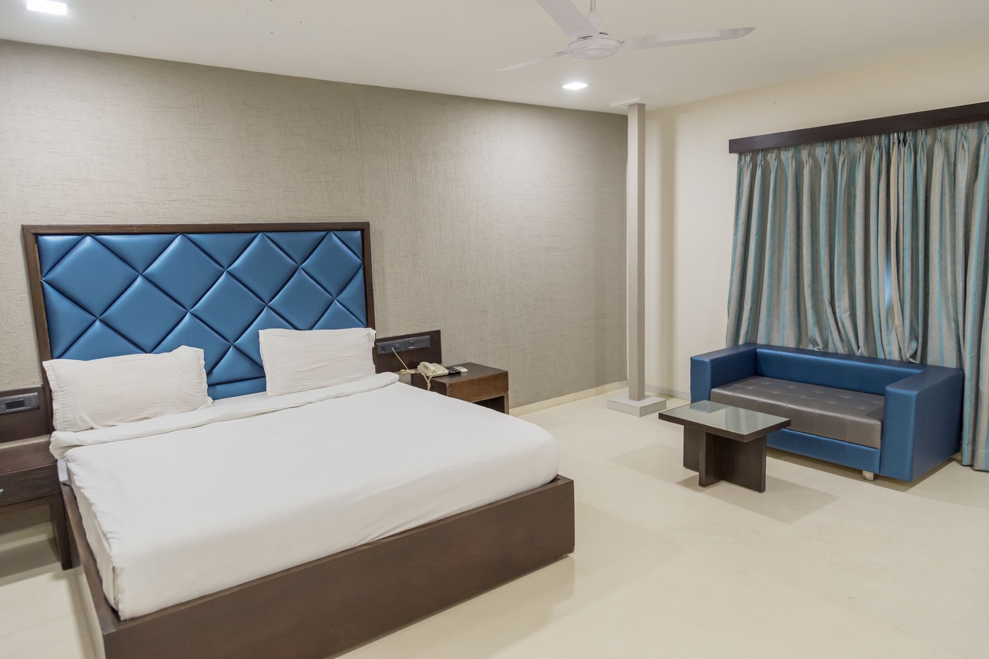 The Silver Leaf Hotel アーメダバード エクステリア 写真